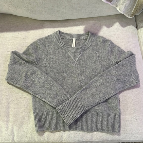 Aritzia The Group by Babaton Cropped Cashmere Sweater - Picture 1 of 1